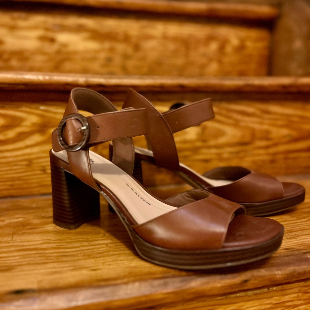 Clarks Brown Heeled Shoes Minimalist Design